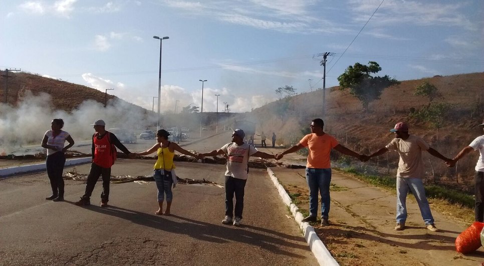 Rodovia fechada em Carmópolis