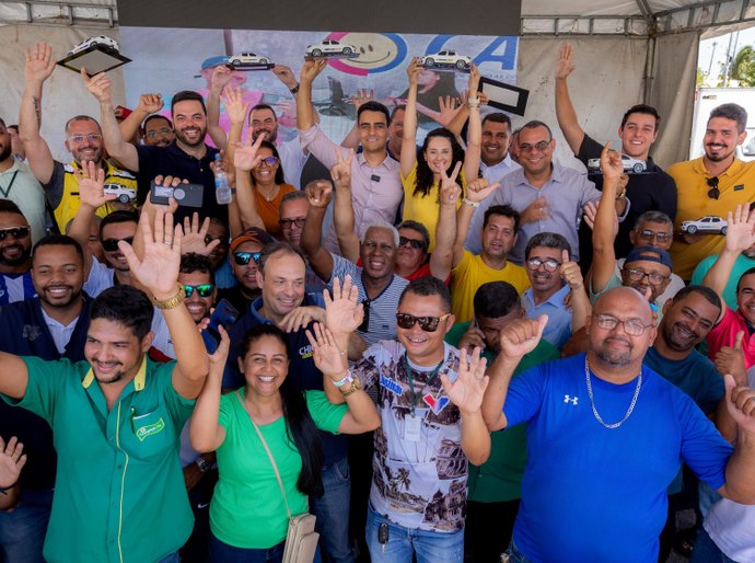 Prefeito JHC sanciona lei do novo regulamento e redução de taxas para taxistas