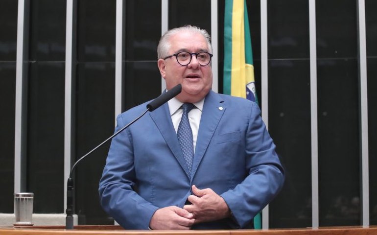 Comissão pode votar regulamentação do trabalho por aplicativo; conheça a proposta