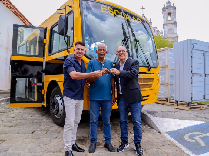 Prefeitura de Penedo amplia investimentos em educação com mais ônibus e câmaras frigoríficas