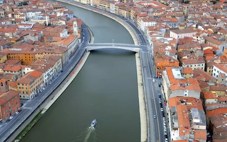 Brasileiro fica ferido após cair dentro do rio Arno, na Itália