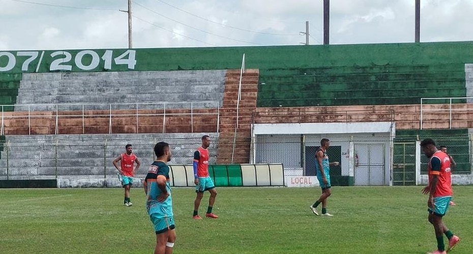 Elenilson Santos finalizou neste sábado, preparação para o jogo contra o Penedense