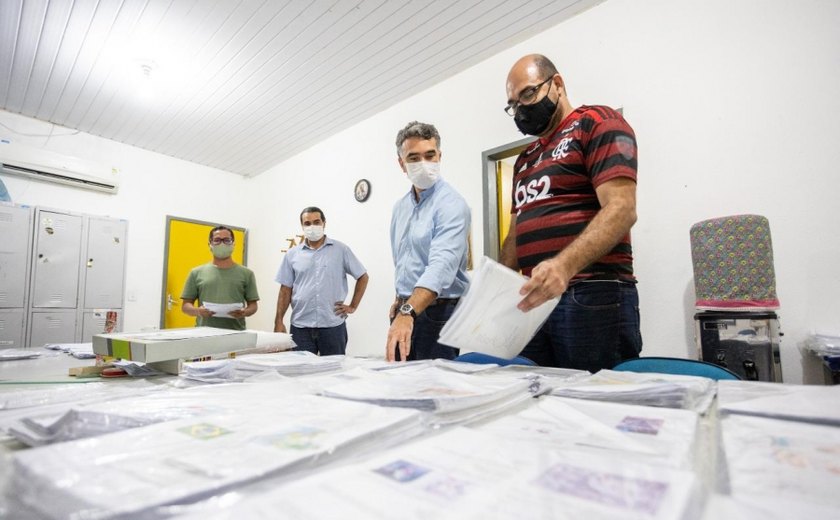 Secretário da Educação visita escola estadual com taxa de evasão e reprovação zero