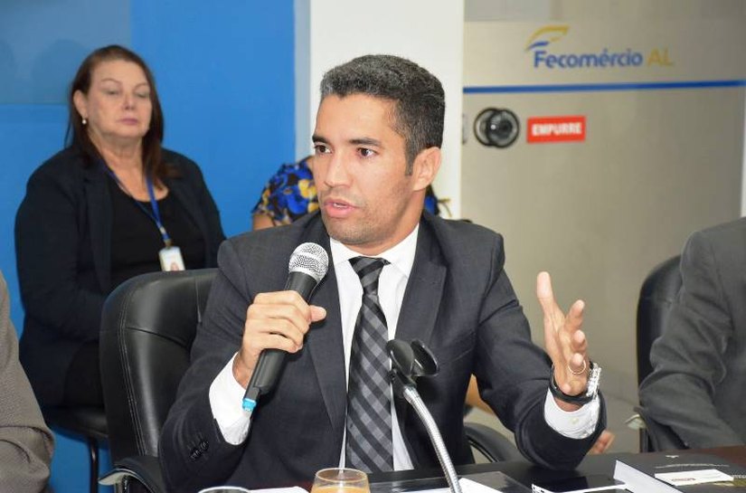 Fecomércio recebe secretário Helder Lima na reunião de diretoria