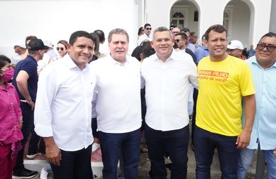 Até breve Renan Filho, diz Júlio Cezar durante ato de renúncia do governador 