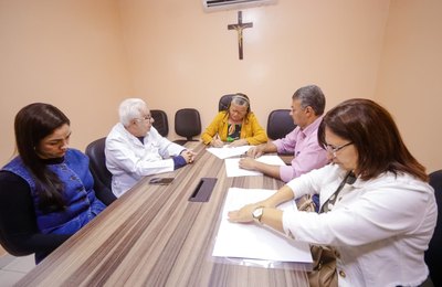 Prefeita Tia Júlia assina repasse de emendas que destinam mais de R$ 14,2 milhões ao Hospital Regional Santa Rita