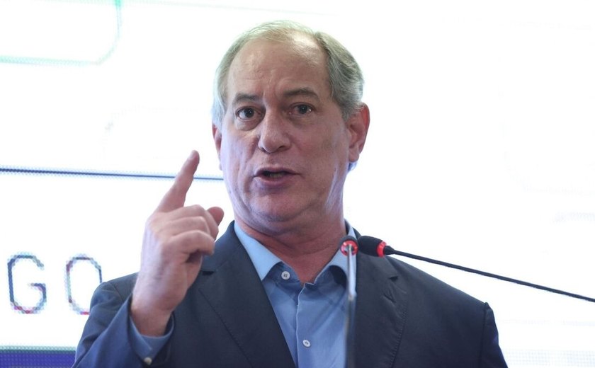 Ciro Gomes critica alta taxa de juros e desvalorização do real, apontando falhas econômicas no governo Lula