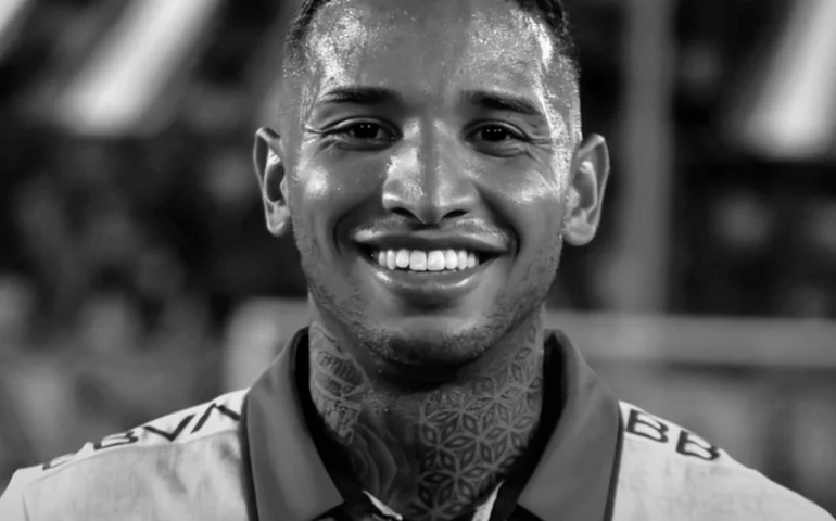 Morre Juan Izquierdo, zagueiro do Nacional-URU que sofreu arritmia cardíaca em jogo da Libertadores, aos 27 anos