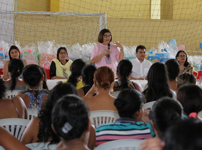 Célia Rocha elogia empresária e diz que projeto transforma sofrimento em amor