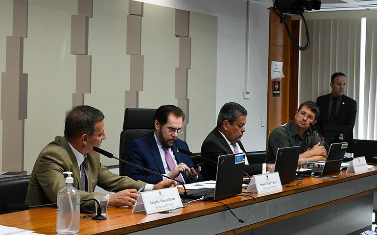 Avança projeto que cria debêntures de infraestrutura