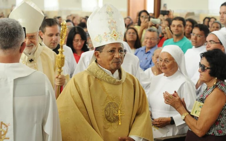 Novo bispo da Diocese de Palmeira é empossado na Catedral de Nossa Senhora do Amparo