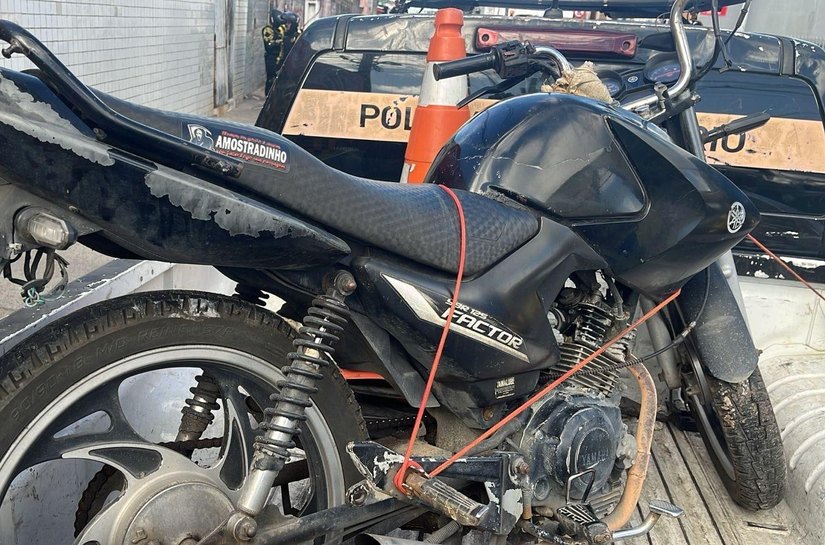 Motociclista inabilitado é abordado após cometer diversas infrações e crimes de trânsito
