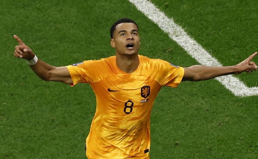 Holanda e Senegal vencem seus jogos e avançam às oitavas de final