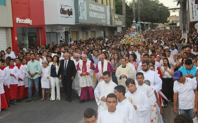 Arapiraca celebra a fé e renova os votos durante Festa da Padroeira