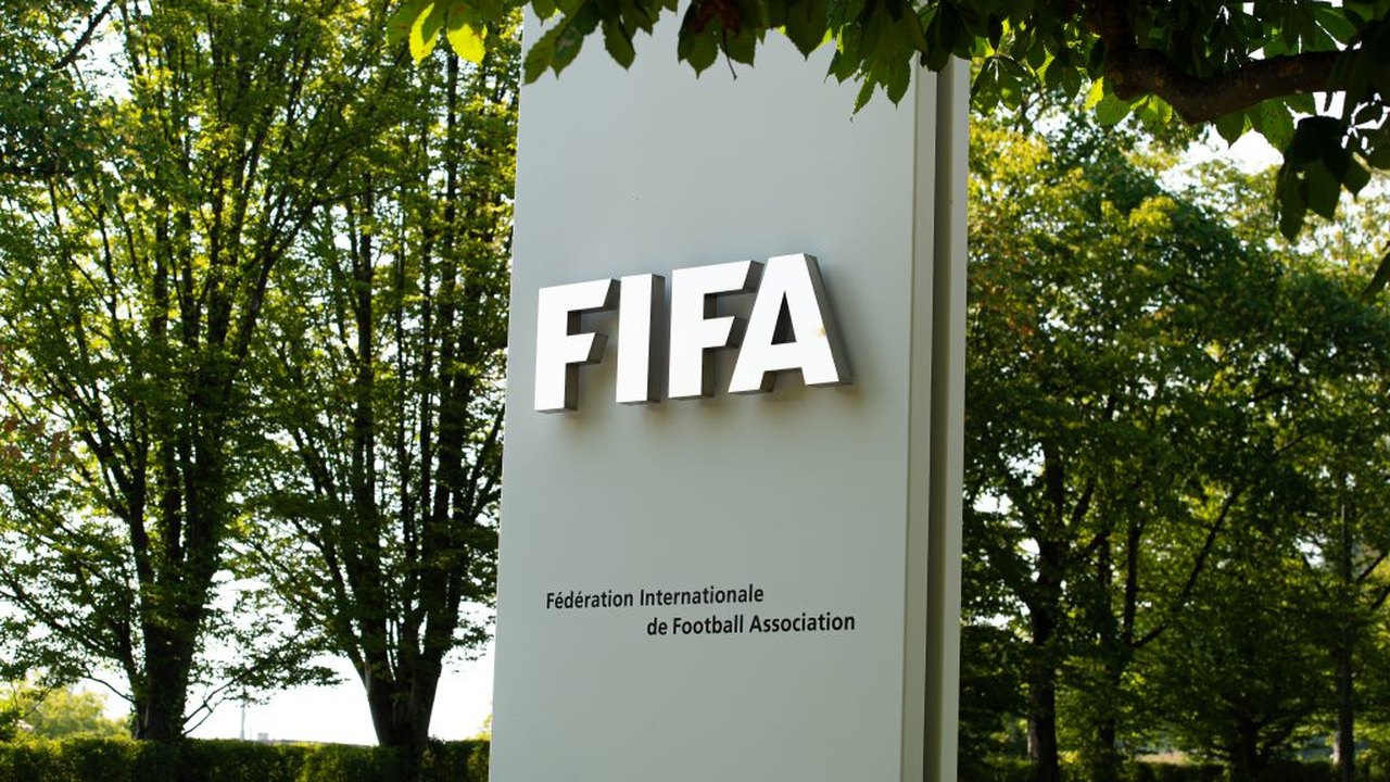 FIFA deve mudar regra de expulsões após caso Balogun; entenda