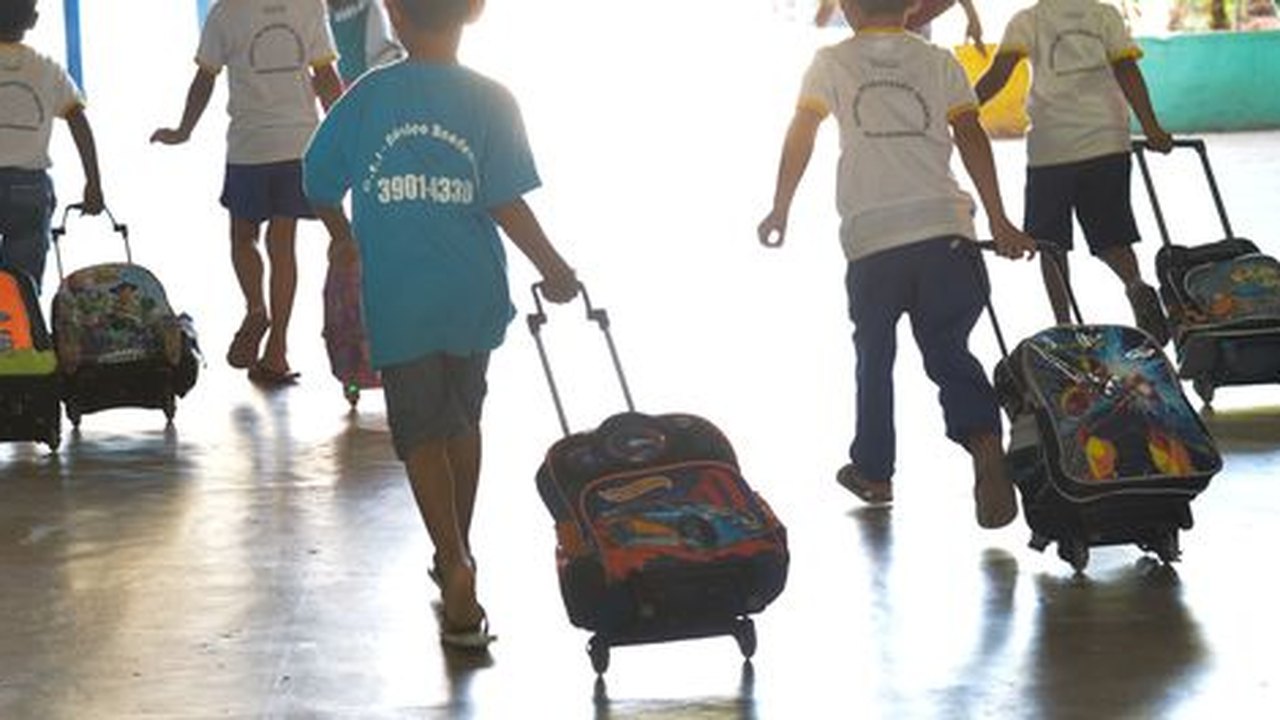 Brasil reduz desigualdade, mas ainda tem 2,5 milhões fora da escola