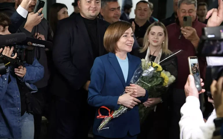 Presidente pró-Ocidente da Moldávia conquista 2º mandato ao derrotar candidato alinhado à Rússia