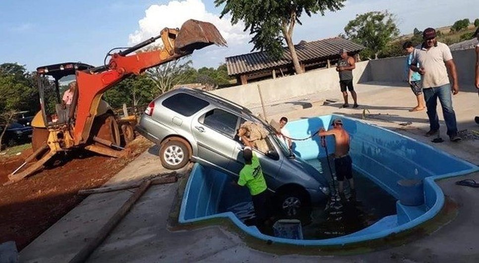 R7 CARRO PISCINA
