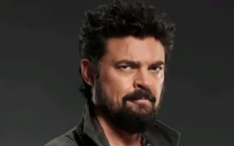 Karl Urban promete 'grandes mortes' na 5ª temporada de 'The Boys', que ganha novos pôsteres
