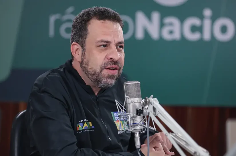 Acabar com a escala 6x1 é prioridade do governo, afirma Boulos