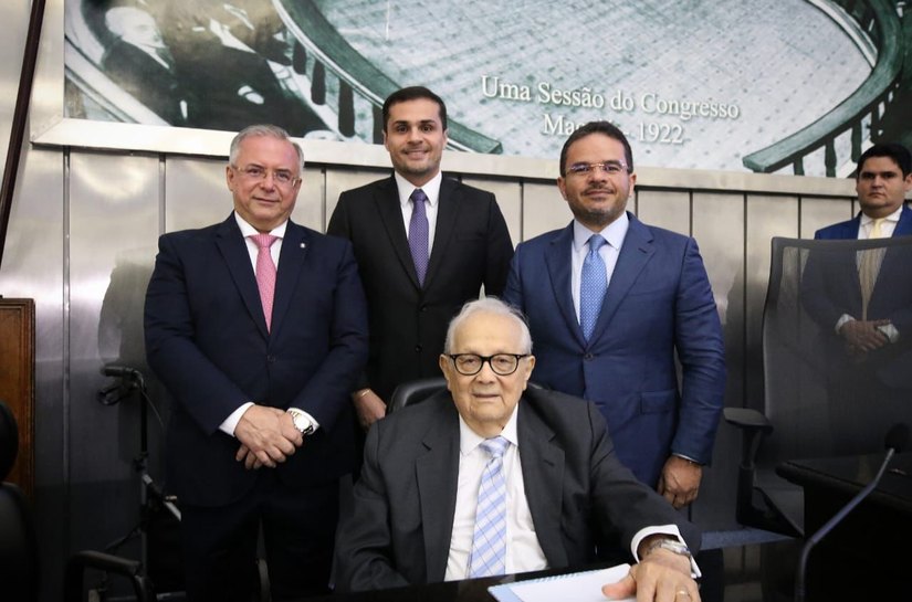 Deputado Alexandre Ayres entrega Comenda Omar Coêlho de Mello ao jurista Marcos Bernardes e ao desembargador Fábio Ferrario