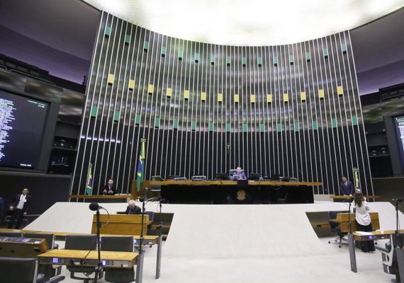 Câmara analisa projeto que regulamenta datas para realização de concursos e vestibulares; acompanhe