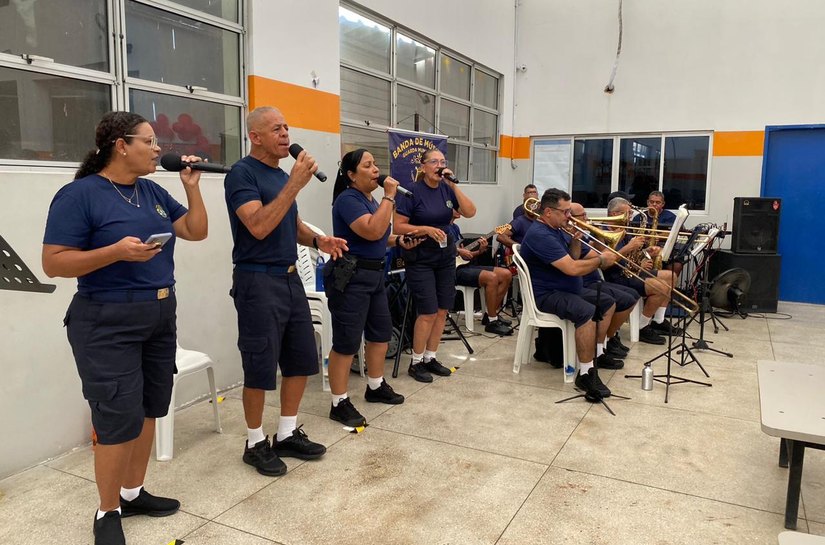 Banda da Guarda Civil de Maceió celebra dia das Mães no Restaurante Popular
