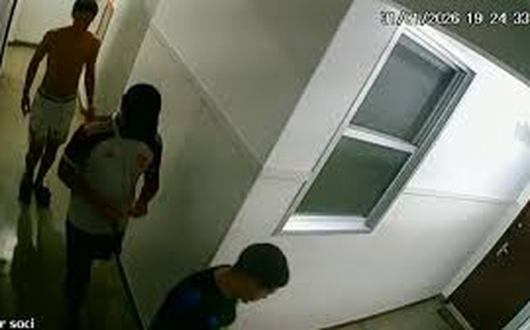 Adolescente acusado de atrair jovem para estupro coletivo é internado no Rio