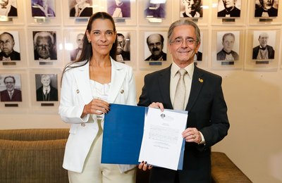 Presidente Fábio Bittencourt empossa nova diretora de Comunicação do TJAL