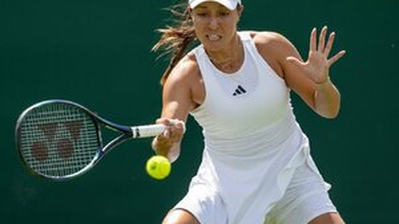 Pegula vai às semifinais do WTA Finals com campanha perfeita e chuva interrompe 2º jogo