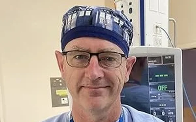Médico australiano é condenado por publicar livro com fotos e comentários ofensivos sobre pacientes
