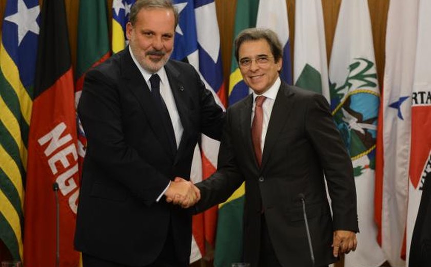 Ministro defende regulação socioeconômica das comunicações no Brasil