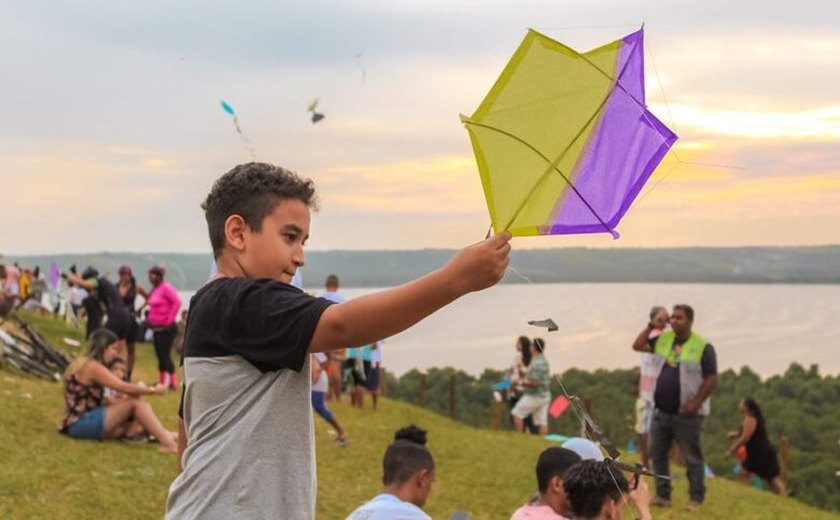 Oficina de pipas supera expectativa e atrai mais de 500 participantes no Mirante Santa Amélia