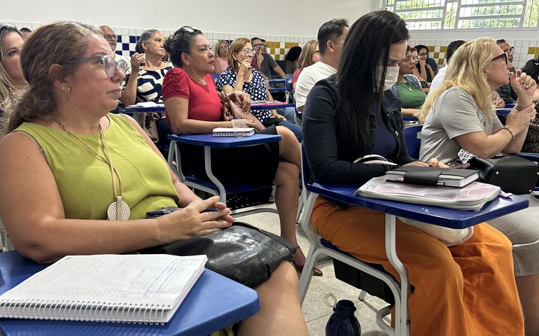 Gestores discutem portaria que define diretrizes do ano letivo de 2026