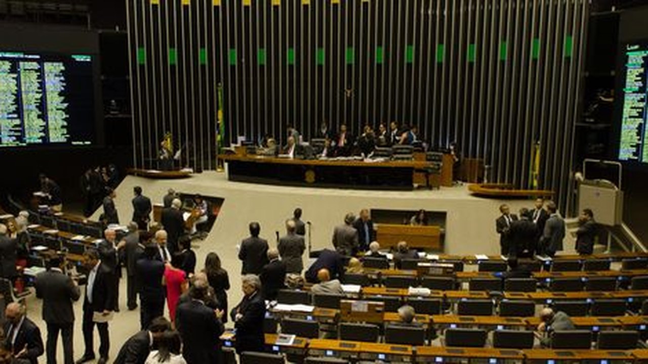 Câmara aprova reserva de 20% de vagas para negros em concursos públicos