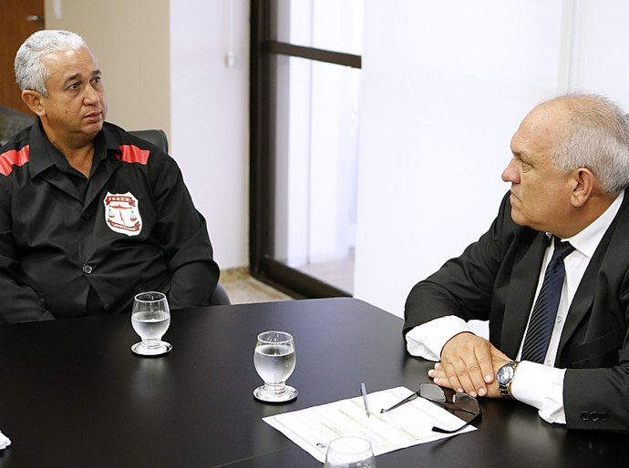 Presidente do TJ presta apoio a oficial de Justiça agredido em serviço