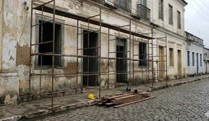 Susto no Centro: idoso de 70 anos fica ferido após cair de andaime em União dos Palmares