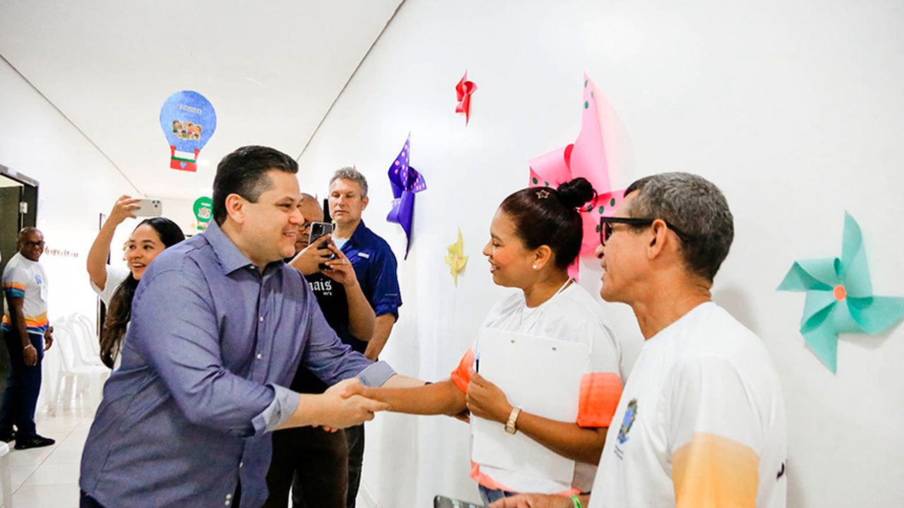 Davi Alcolumbre vota no Amapá e faz chamado à paz e ao respeito