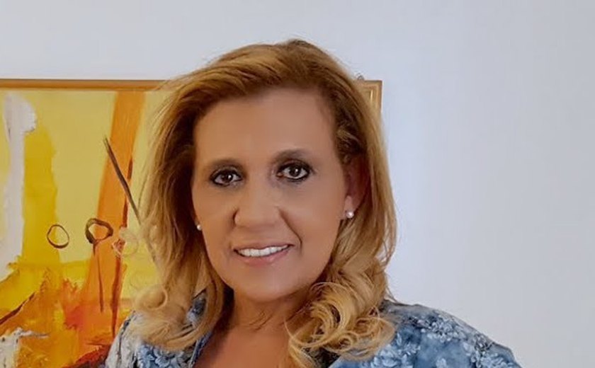 Rita Cadillac chega aos 70 faturando alto ao produzir conteúdo adulto: 'Tem um cara que me pede sempre ensaio no cemitério. Coisa de doido!'