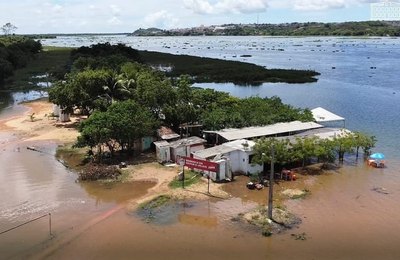 Defesa Civil de Penedo orienta desocupação da Prainha de Penedo