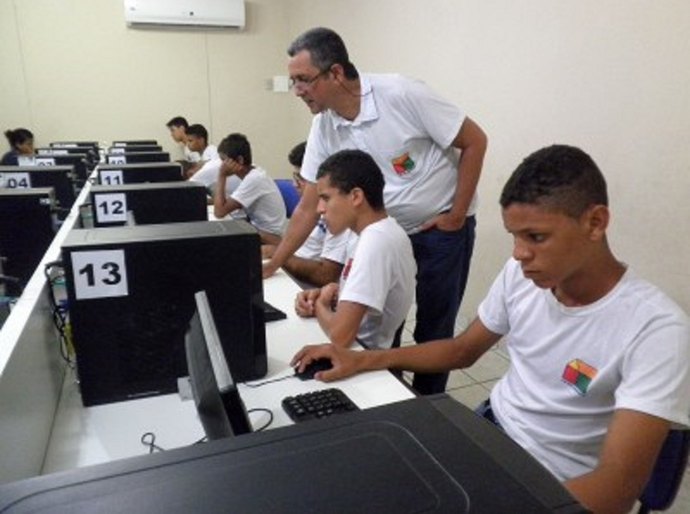 Curso de informática capacita jovens para o mercado de trabalho
