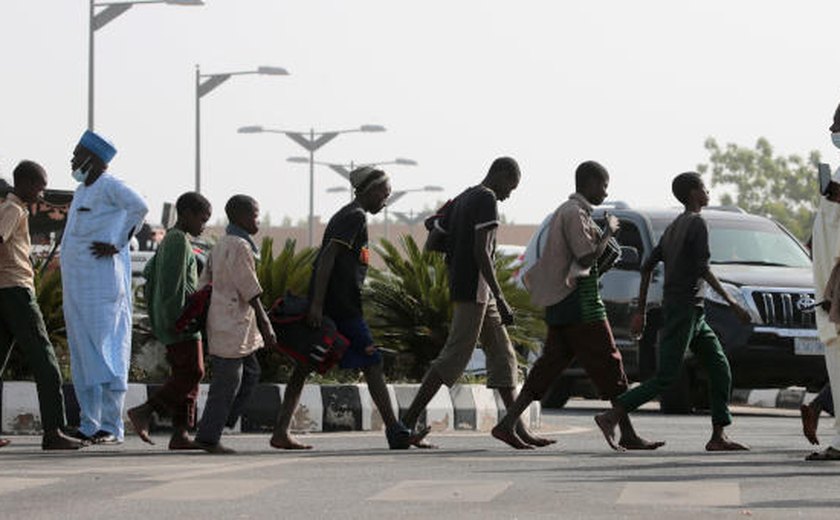 Homens armados sequestram 12 pessoas no norte da Nigéria