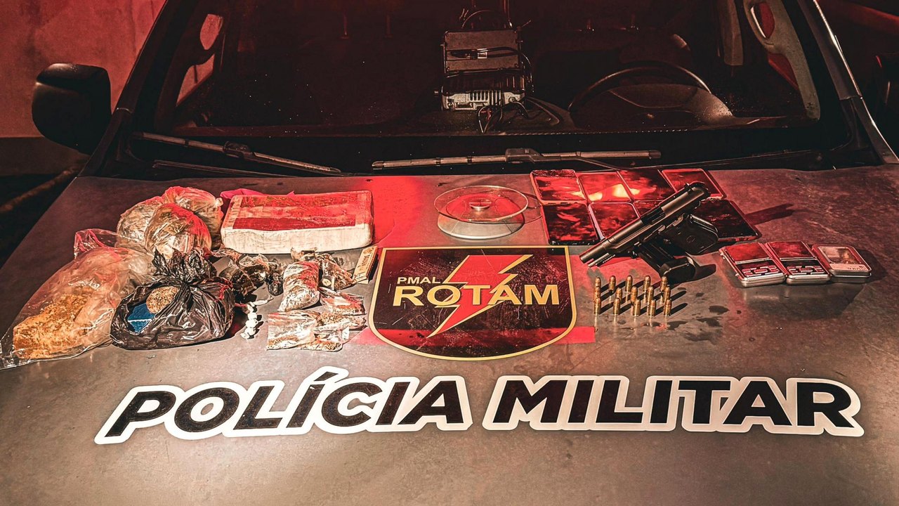 PM apreende duas armas de fogo e quase 3 quilos de drogas na capital e interior