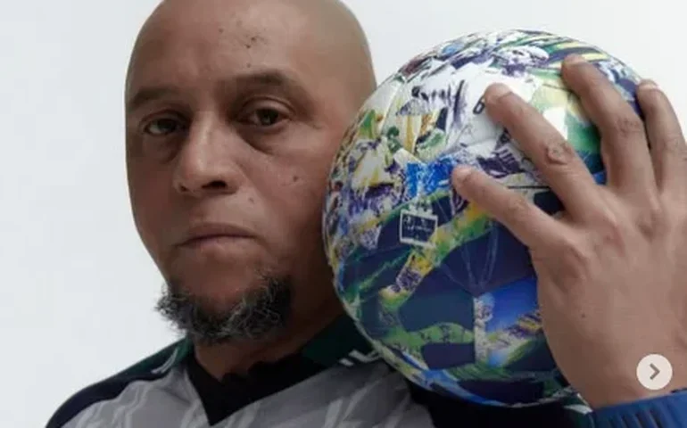 Roberto Carlos, ex-lateral da seleção, passa por cirurgia cardíaca e enfrenta complicação