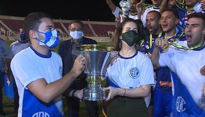 Grace entrega taça
