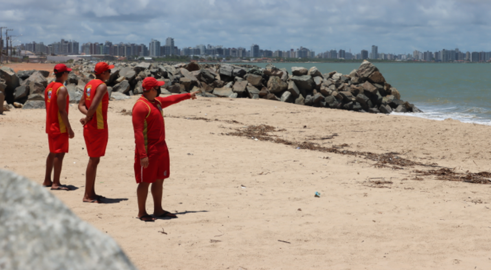 Corpo de Bombeiros alerta risco de afogamento nas novas faixas de areia em praia de Aracaju / Foto: Foto: CBM/SE