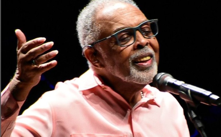 Gil revela já ter se relacionado com outros homens: 'Já tive proximidade com a sexualidade'