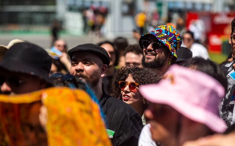 Lollapalooza 2023: Filipe Ret leva trap carioca ao palco do festival