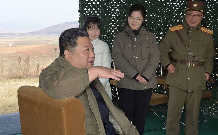 Filha de Kim Jong-un, nunca antes nomeada, é chamada de 'grande guia' pela mídia norte-coreana