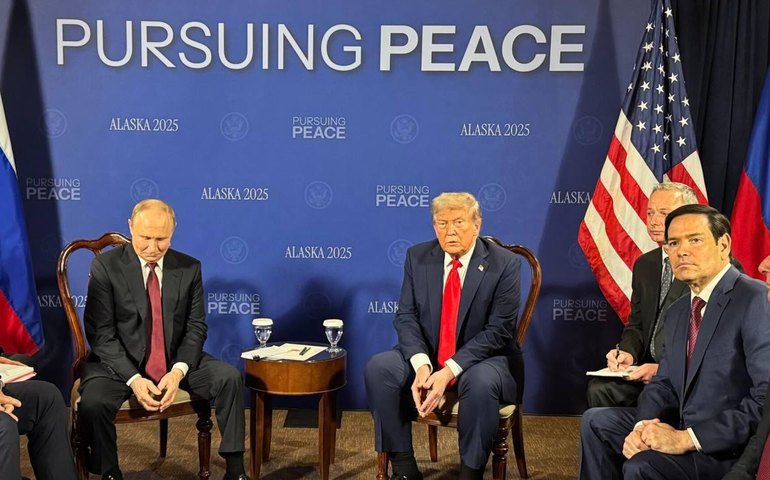 Analista aponta Trump cordial e menos tenso com Putin em comparação ao encontro com Zelensky